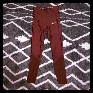 BURGUNDY NIKE LEGGINGS